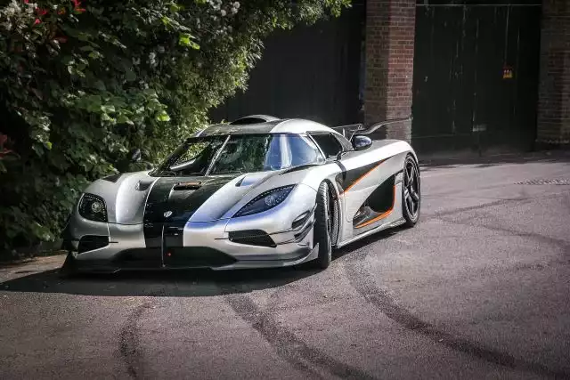 Koenigsegg tells Jesko owners to stop driving after $3 million car burns