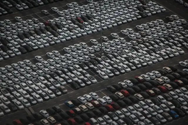 AiMOGA: Robot Saleswoman at Chery Dealers