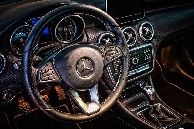 Physical Controls vs. Touchscreens: Knobs and Switches in Modern Cars