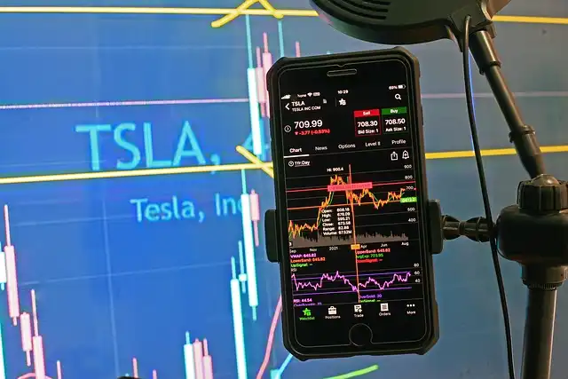 Tesla Q3: Flat EV Sales Amid AI Focus & Market Dominance